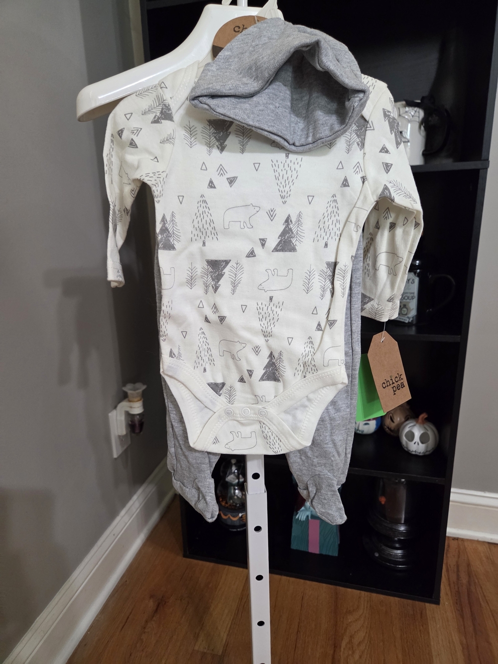 chick pea Cream & Gray Bear Print Bodysuit Set